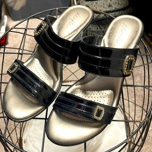 Cute black patent leather sandals, very comfortable!!